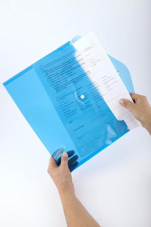 TECZKA KOPERTOWA NA ZATRZASK A4 D.RECT 5530 TRANSPARENTNA NIEBIESKA PP