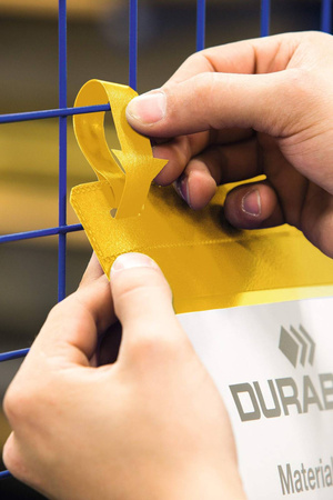 KIESZEŃ MAGAZYNOWA Z PASKAMI MONTAŻOWYMI POZIOMA A4 DURABLE 175104 ŻÓŁTA 50 SZT